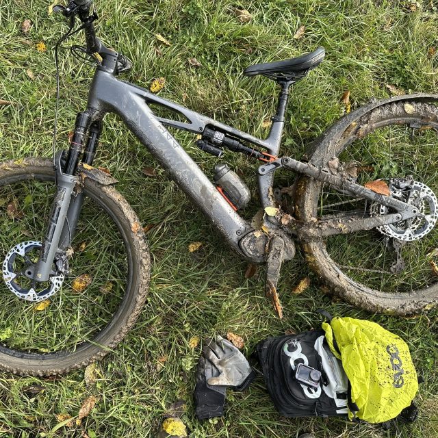 Home Zmień każdą górę w swój prywatny wyciąg. Z elektrycznym rowerem enduro, podjazdy stają się równie ekscytujące co zjazdy. Więcej okrążeń w krótszym czasie to więcej frajdy z jazdy